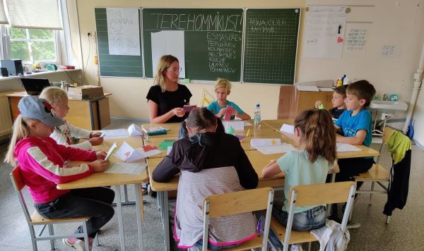 Практика учителей по программе "Молодежь в школу" (Noored Kooli) в в летнем лагере при нарвской гимназии Солдино