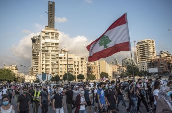 Участники митинга в Бейруте. Протестующие требуют отставки правительства и реформ