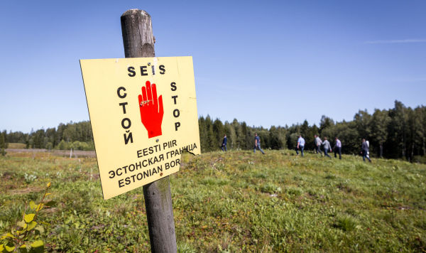 Предупреждающий знак на границе Эстонии и России