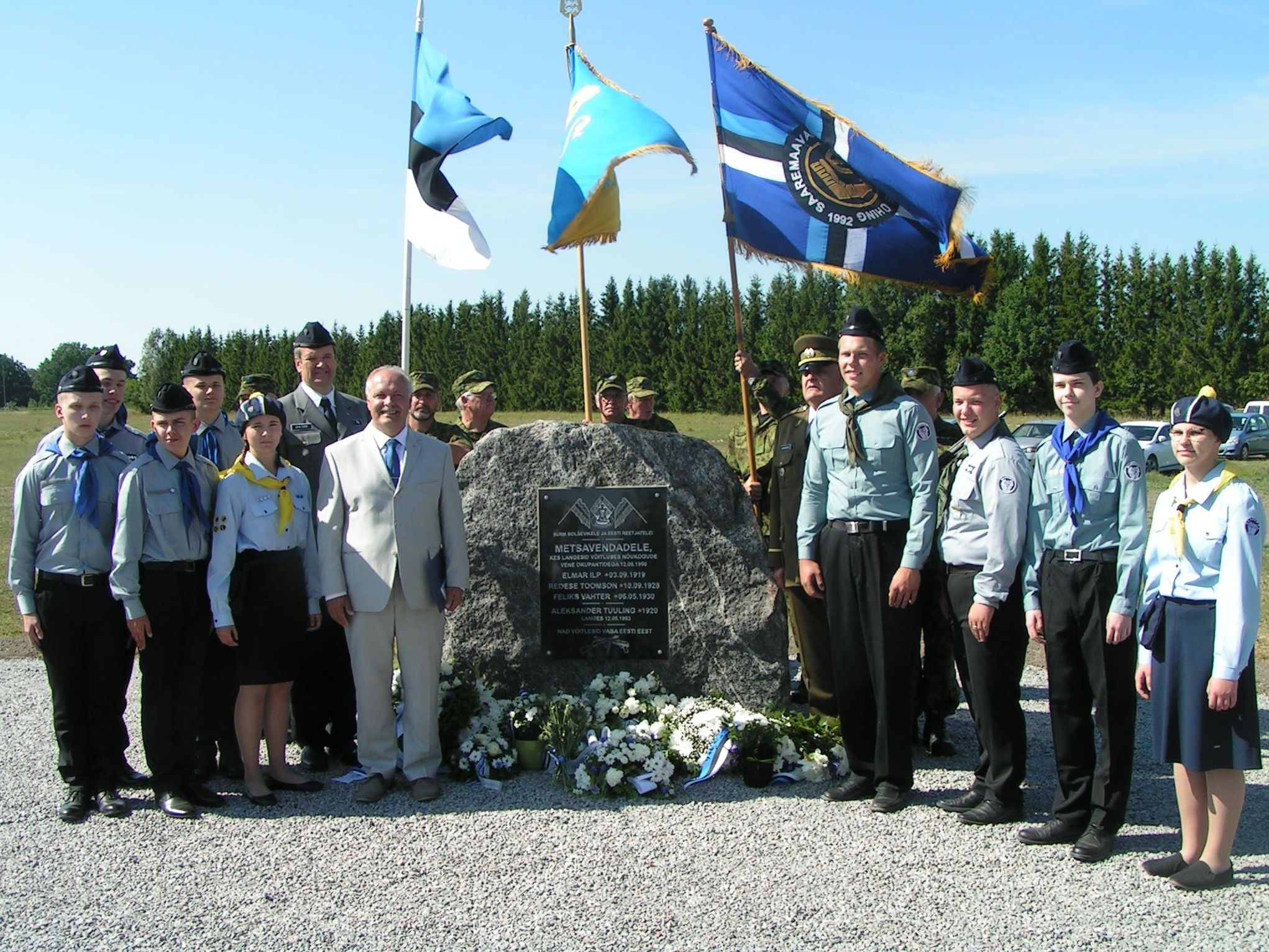 Открытие памятника Эльмару Илпу и его отряду в деревне Луулупе на Сааремаа