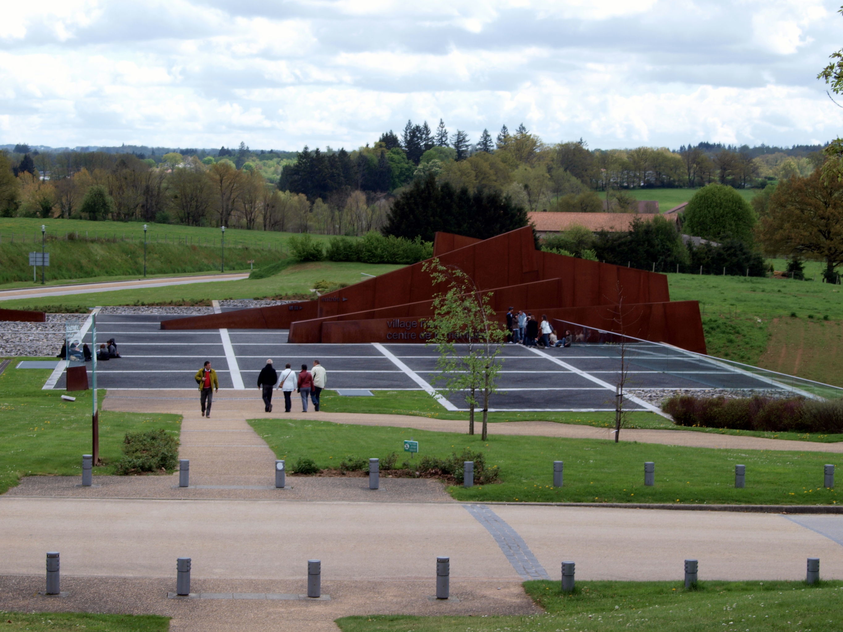 Мемориальный центр в память о жертвах Второй мировой войны в местечке Орадур-сюр-Глан