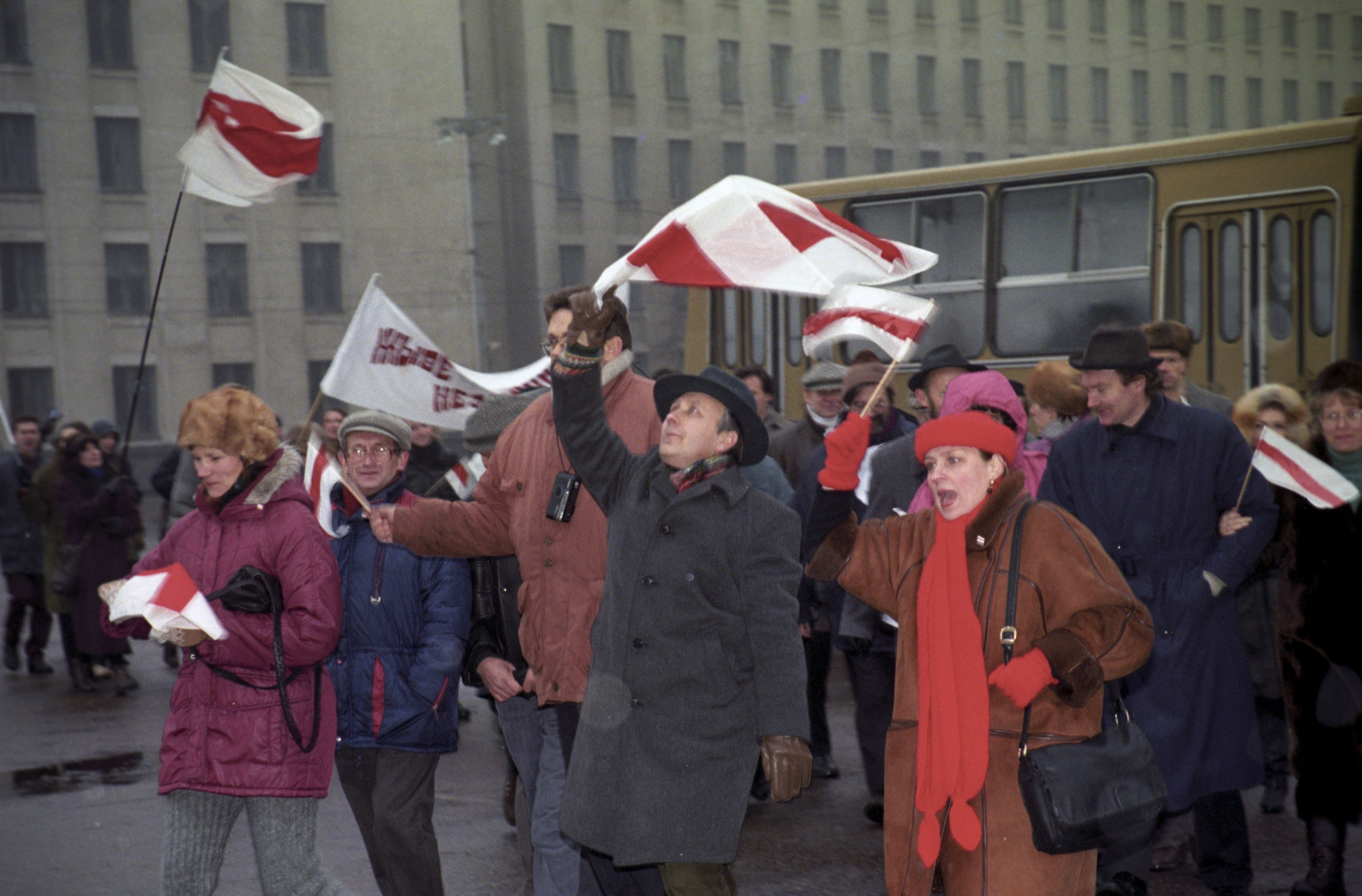 Митинг сторонников Президента Республики Беларусь Александра Лукашенко на площади Независимости в Минске, 1996