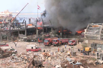 Рядом с местом взрыва в порту Бейрута возник пожар