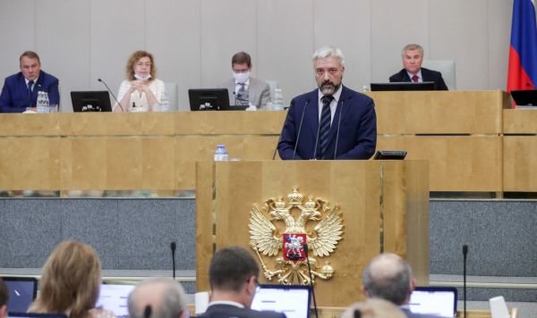 Евгений Примаков выступает на пленарном заседании Государственной Думы РФ