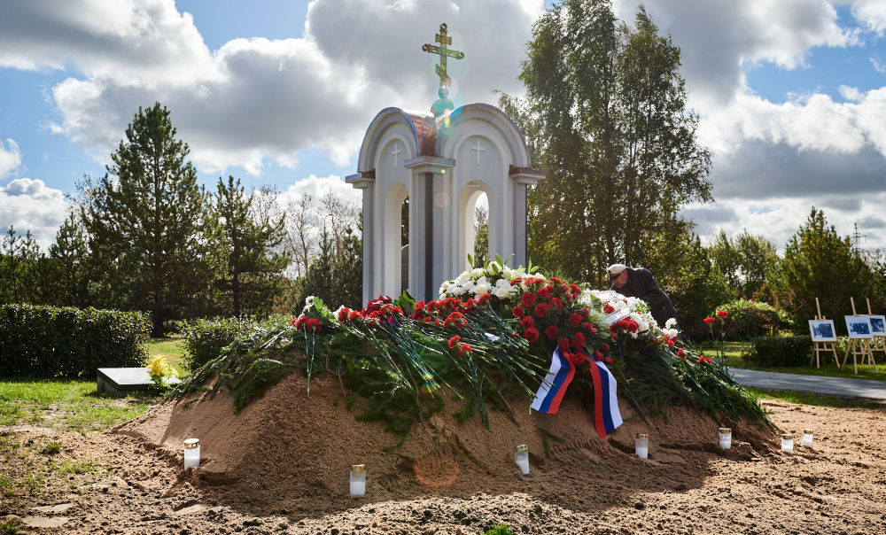 Захоронение останков воинов Советской Армии, павших на территории Эстонии в годы Великой Отечественной Войны, на мемориальном участке кладбища в Маарду