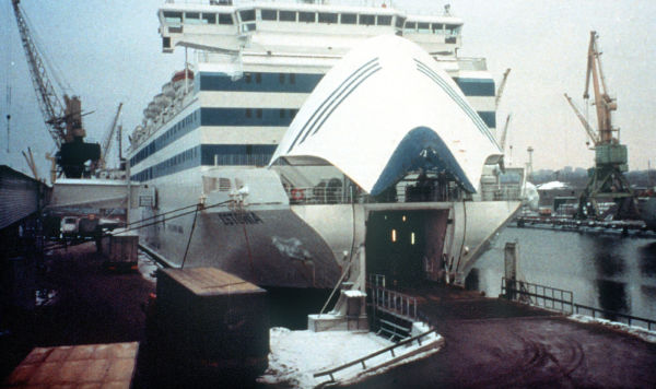 Паром "Эстония" в порту Стокгольма