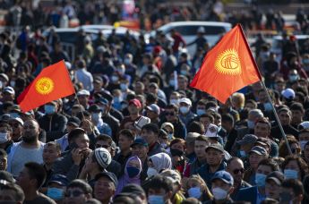 Участники акции протеста в Бишкеке требуют аннулировать итоги парламентских выборов