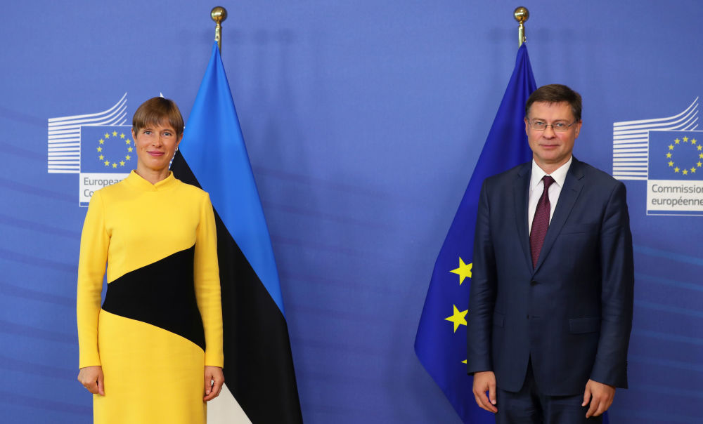 Президент Эстонии Керсти Кальюлайд и вице-президент Европейской комиссии Валдис Домбровскис