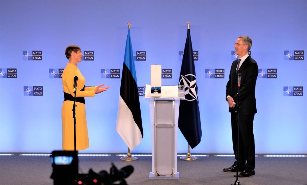 Президент Эстонии Керсти Кальюлайд и  генеральный секретарь НАТО Йенс Столтенберг