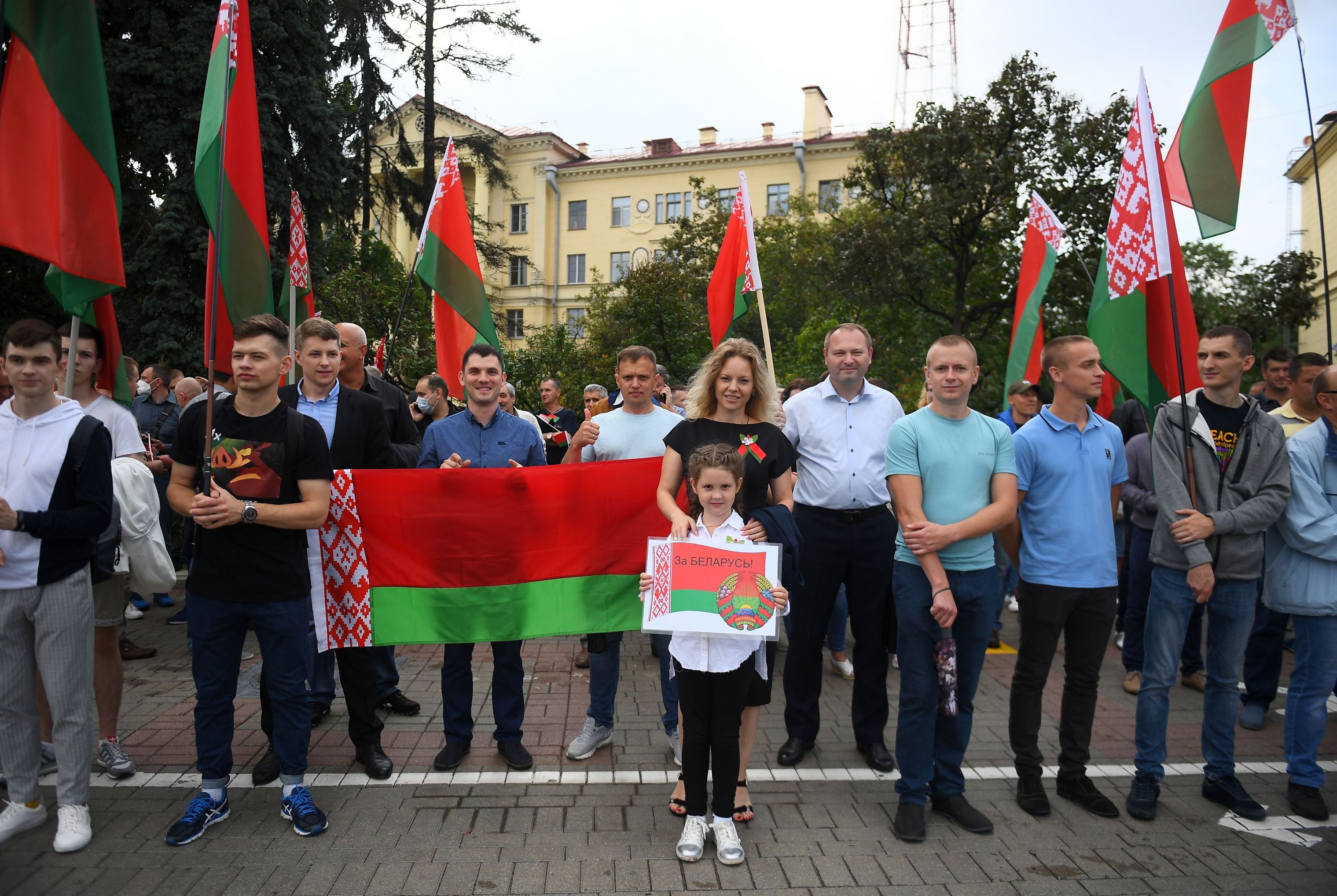 Участники акции сторонников президента Белоруссии Александра Лукашенко в Минске