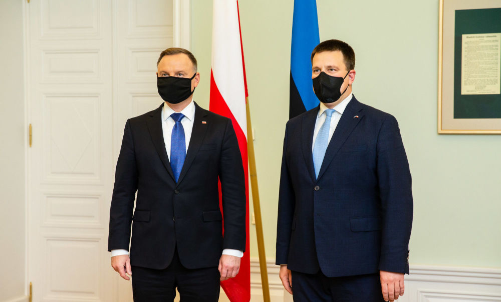 Президент Польши Анджей Дуда (слева) и премьер-министр Эстонии Юри Ратас