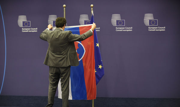Флаги Словакии и ЕС