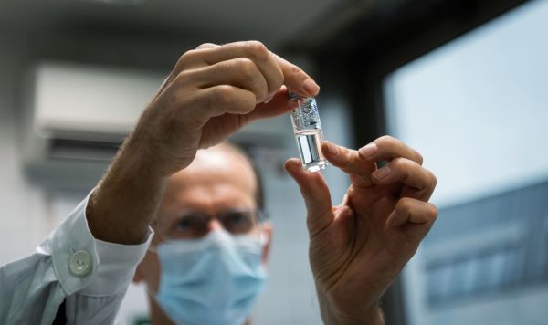 Российская вакцина от коронавируса "Спутник V"