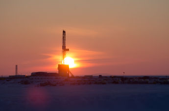 Буровая установка на месте бурения нефтяной компанией "Роснефть"