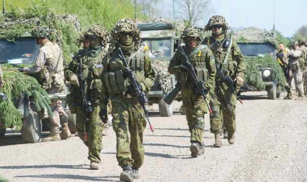 Эстонские военнослужащие на учениях