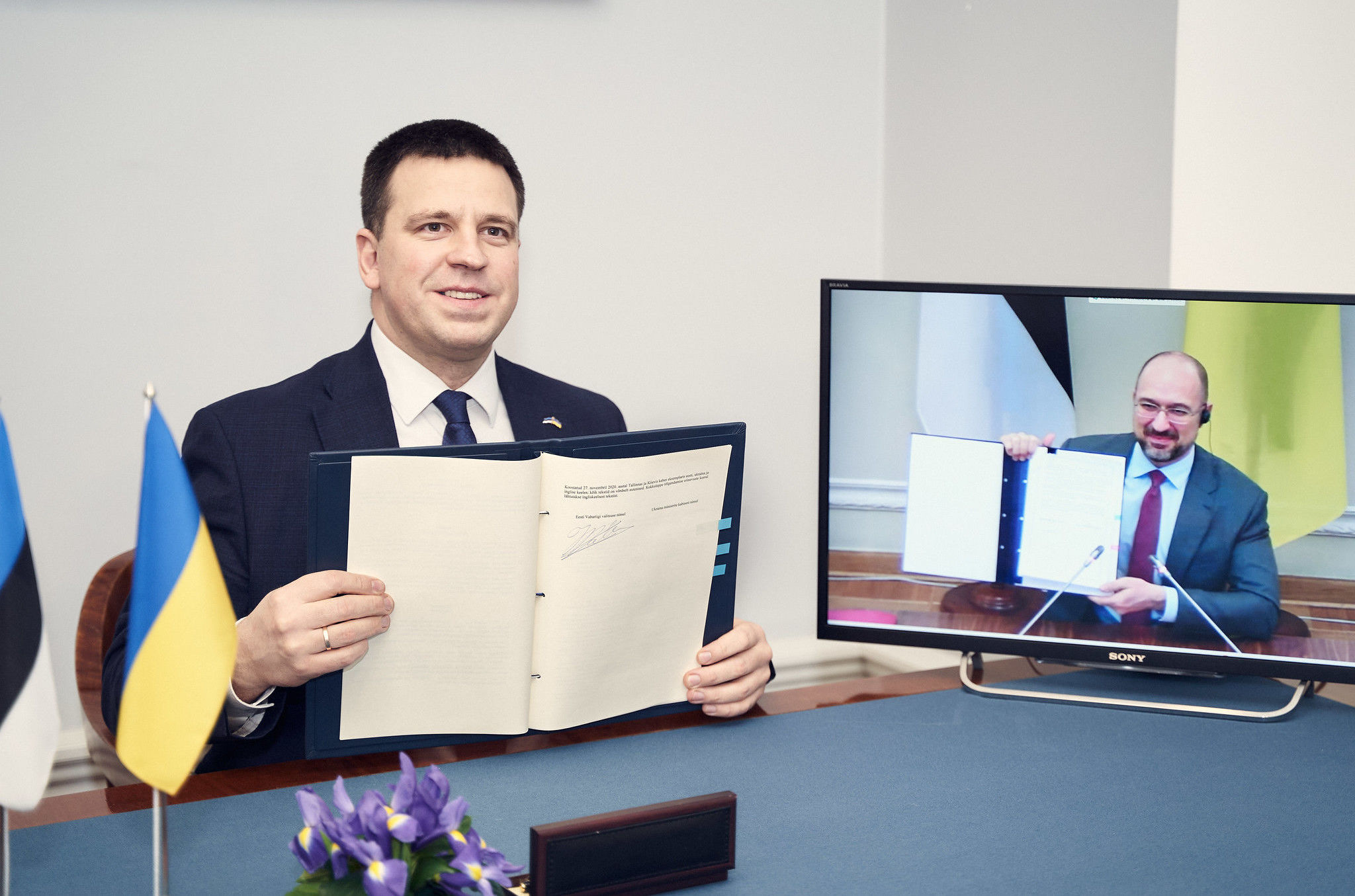Премьер-министр Эстонии Юри Ратас и премьер-министр Украины Денис Шмыгаль