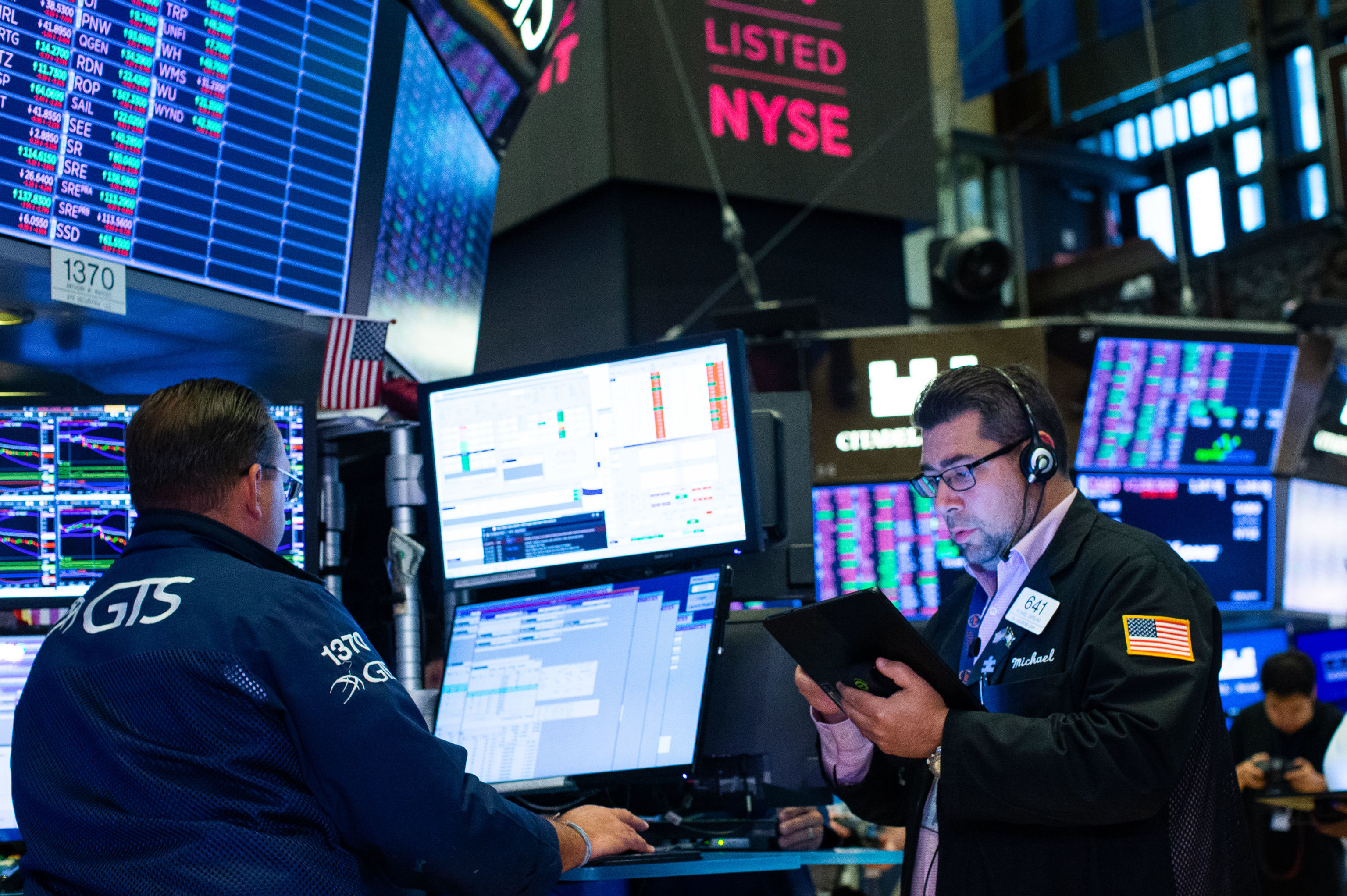Трейдеры на площадке Нью-Йоркской фондовой биржи (NYSE)