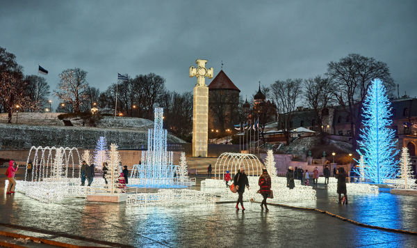 Предновогодний Таллин. Световая инсталляция на площади Свободы