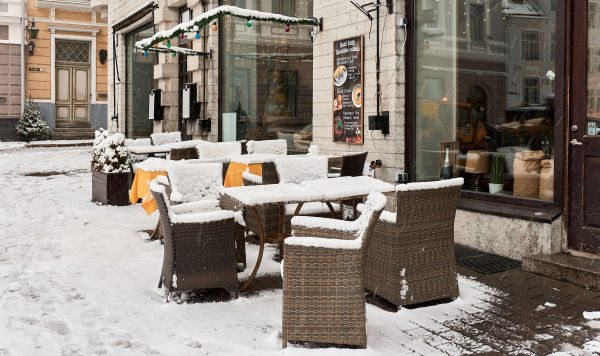Зимний Таллин. Терраса  ресторана на Ратушной площади