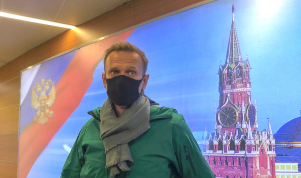 Алексей Навальный в аэропорту  Шереметьево