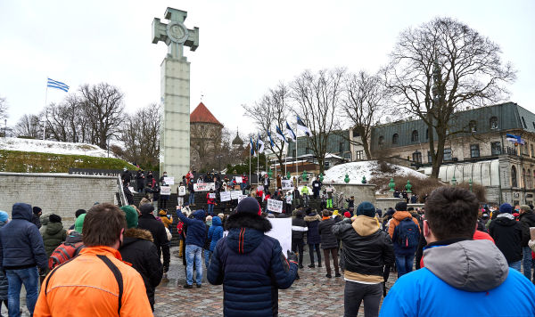 Митинг в поддержку Алексея Навального на площади Свободы в Таллине