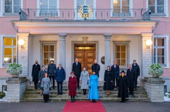 Президент Керсти Кальюлайд и новое правительство на церемонии принесения присяги, 26 января 2021