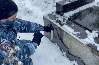 Вандалы разбили памятник Герою Советского Союза, генералу армии Василию Маргелову