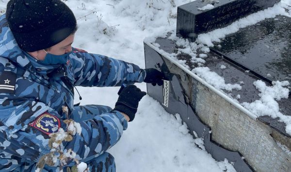 Вандалы разбили памятник Герою Советского Союза, генералу армии Василию Маргелову