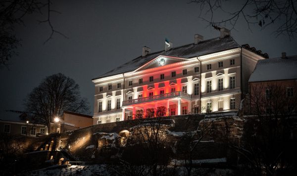 Здание Правительства Эстонии в Международный день солидарности с Белоруссией, 7 февраля
