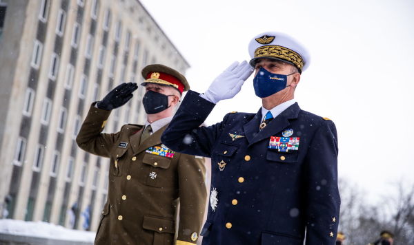 Главнокомандующий Командования НАТО по трансформации генерал Андре Ланата на встрече с  генерал-майором Мартином Херемом в Таллине, 12 февраля 2021