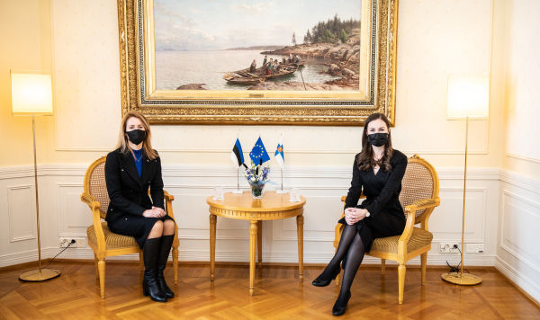 Премьер-министр Эстонии Кая Каллас и премьер-министр Финляндии Санна Марин на встрече В Хельсинки, 19 февраля 2021