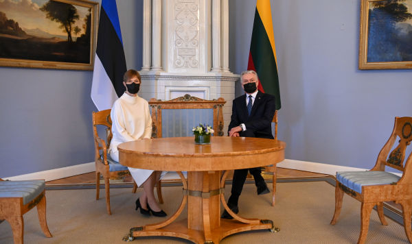 Президент Эстонии Керсти Кальюлайд и президент Литвы Гитанас Науседа на встрече в Вильнюсе, 3 марта 2021
