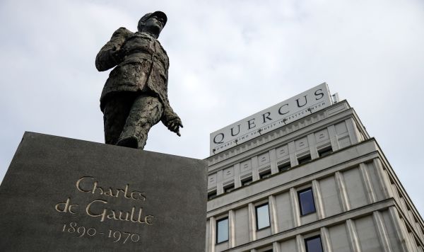 Памятник Шарлю де Голлю на площади Шарля де Голля в Варшаве