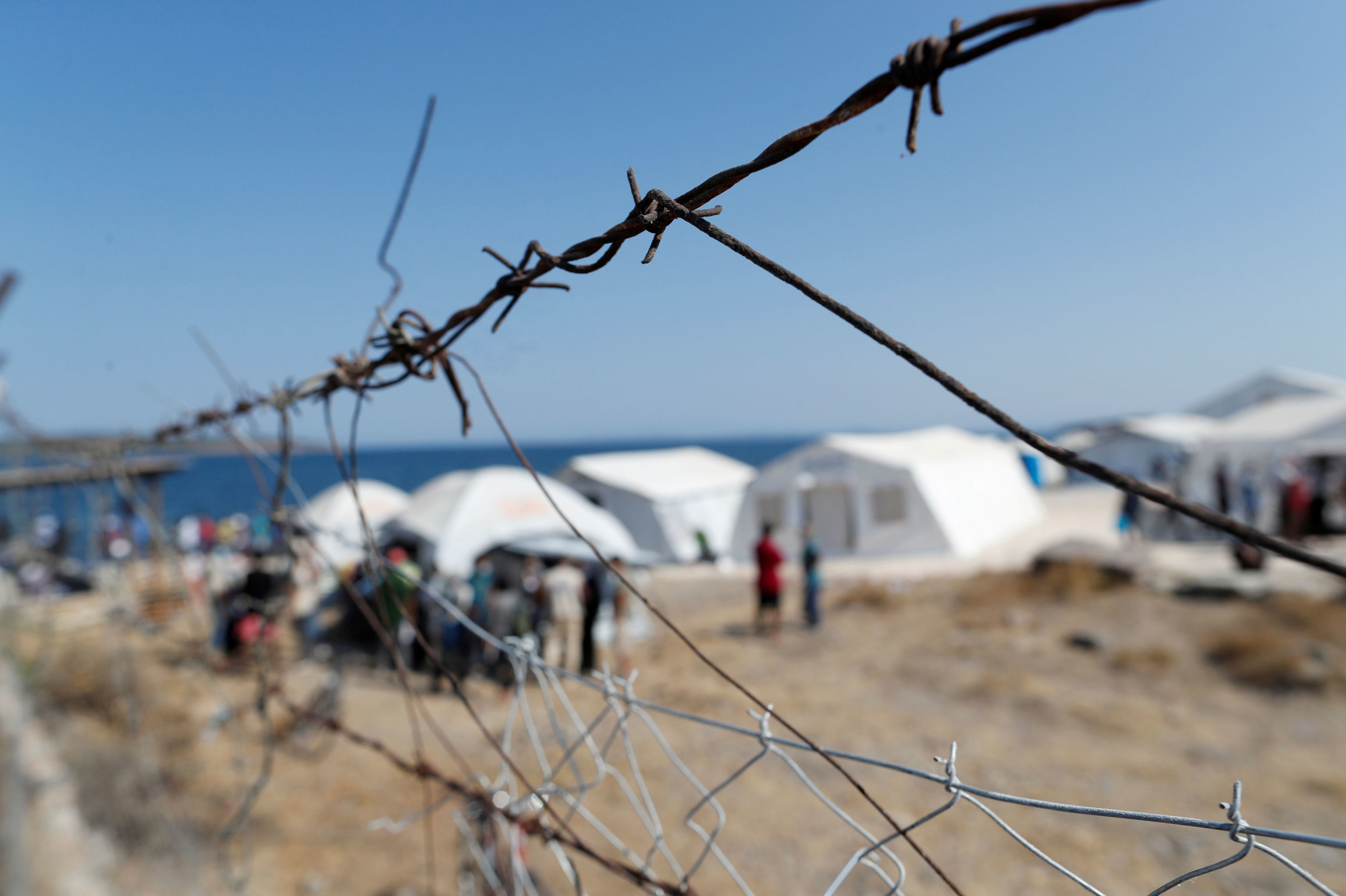 Временный лагерь для мигрантов и беженцев на острове Лесбос