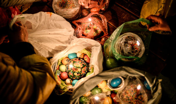 Освящение пасхальных куличей и яиц в Великую Субботу