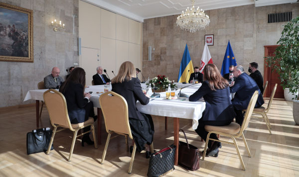 Министр иностранных дел Польши Збигнев Рау  встретился с  Леонидом Кравчуком и Вице-премьер-министром Украины Алексеем Резниковым, 8 апреля 2021