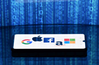 Логотипы компаний Google, Apple, Facebook, Amazon и Microsoft