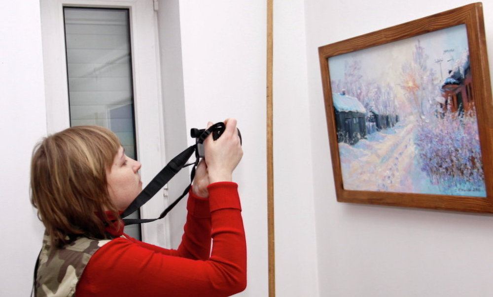 Выставка художника Сергея Ежикова в Белом зале Музея сланца