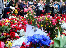 Цветы на Воинском кладбище в Таллине