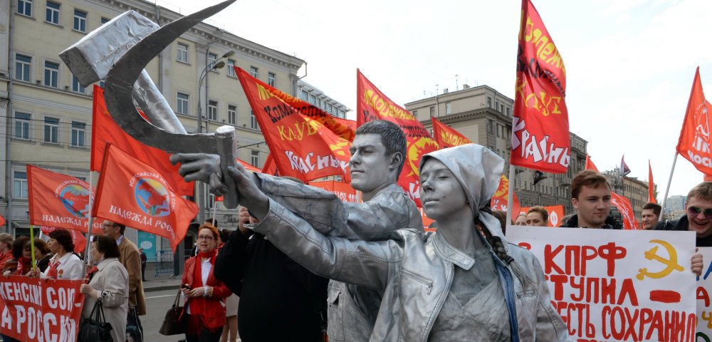 Россияне. Шествие на 1 Мая в Москве (Рабочий и колхозница)