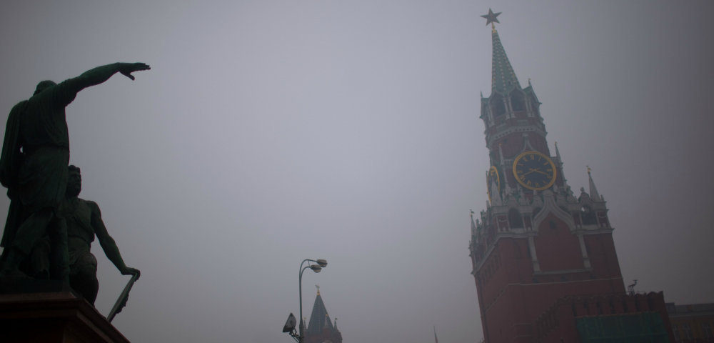 Спасская башня и памятник Минину и Пожарскому на Красной площади