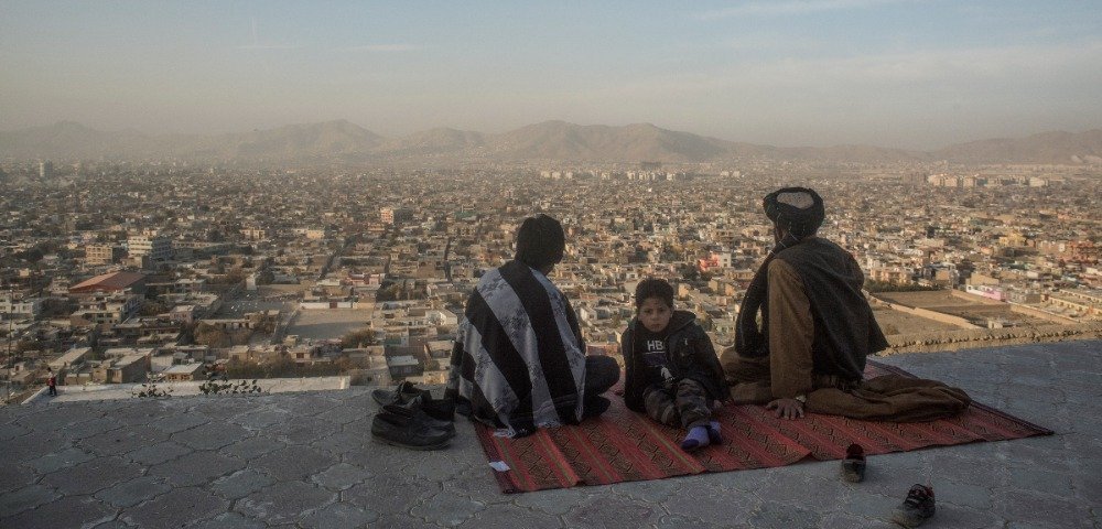 Местные жители во время отдыха в Кабуле.