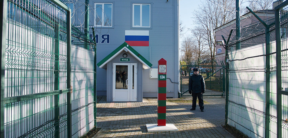 Пешеходный КПП "Нарва-2" на границе РФ и Эстонии