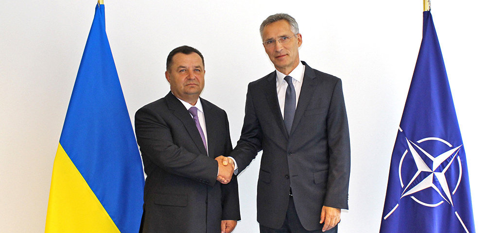Встреча Министра обороны Украины Степана Полторак(слева) с Генеральным секретарем НАТО Йенсом Столтенбергом(справа), 7 июня 2018