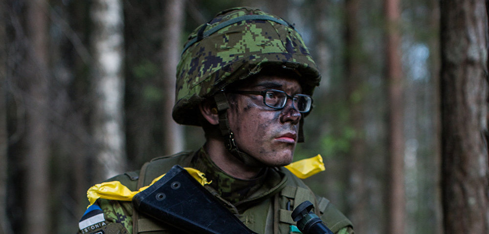 Эстонский солдат во время учений НАТО