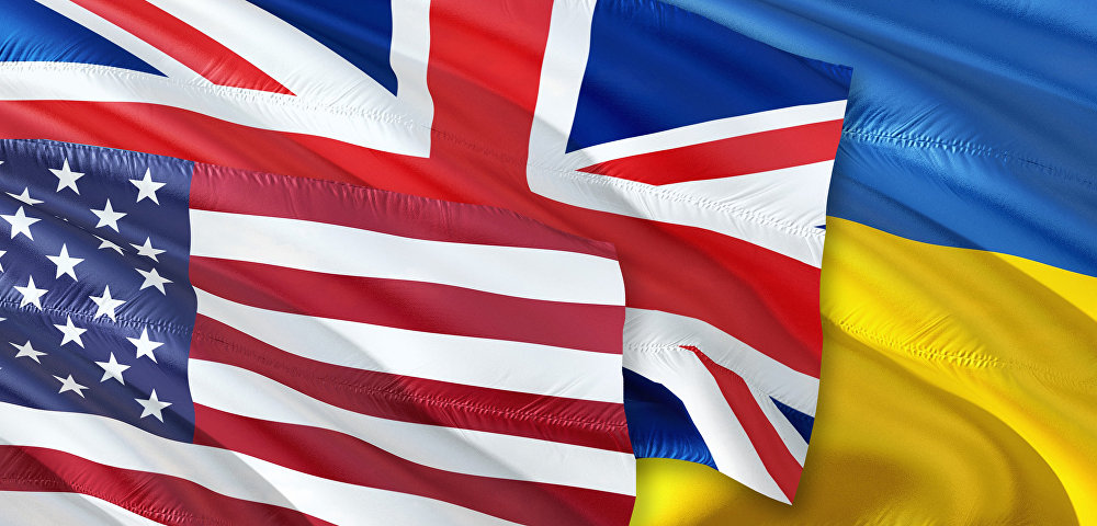 Флаги США, Великобритании и Украины 