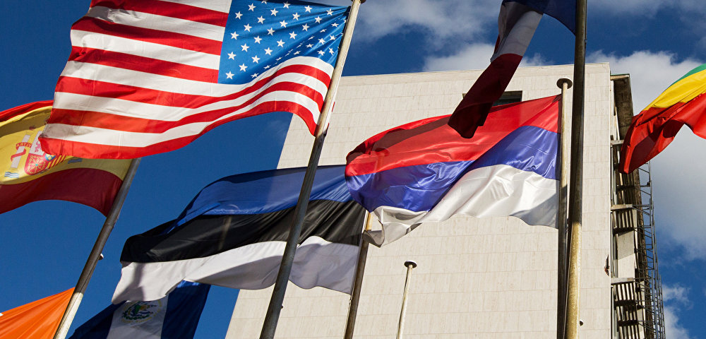 Флаги стран США, России и Эстонии