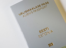Серый паспорт негражданина Эстонии.