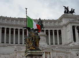 Памятник первому королю объединенной Италии Виктору Эммануилу II на площади Венеции в Риме