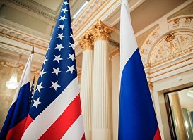 Флаги России и США перед встречей президента США Дональда Трампа и президента России Владимира Путина в Хельсинки, 16 июля 2018